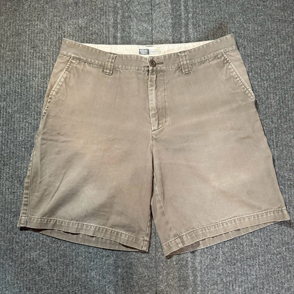 Denver Hayes Men’s Short Size 34, In good condition.